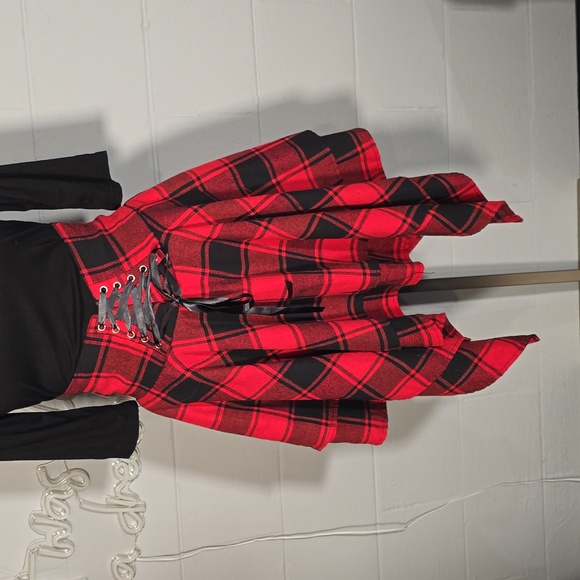 Red and black plaid dress - Picture 3 of 7